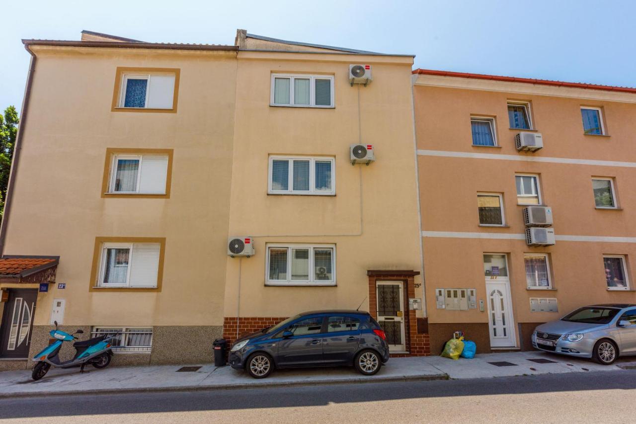 Apartments And Room Art Crikvenica Exteriör bild