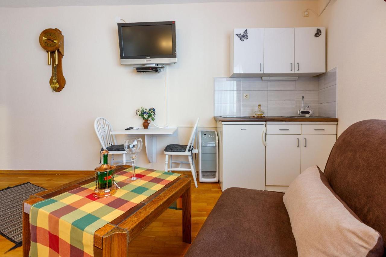 Apartments And Room Art Crikvenica Exteriör bild