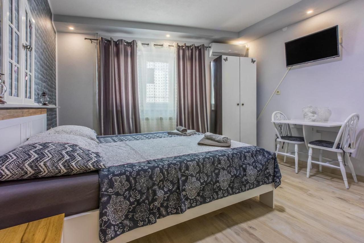 Apartments And Room Art Crikvenica Exteriör bild