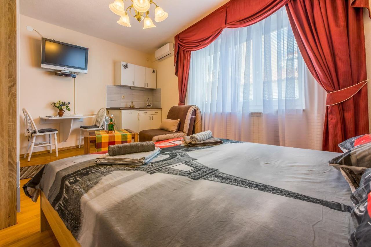 Apartments And Room Art Crikvenica Exteriör bild