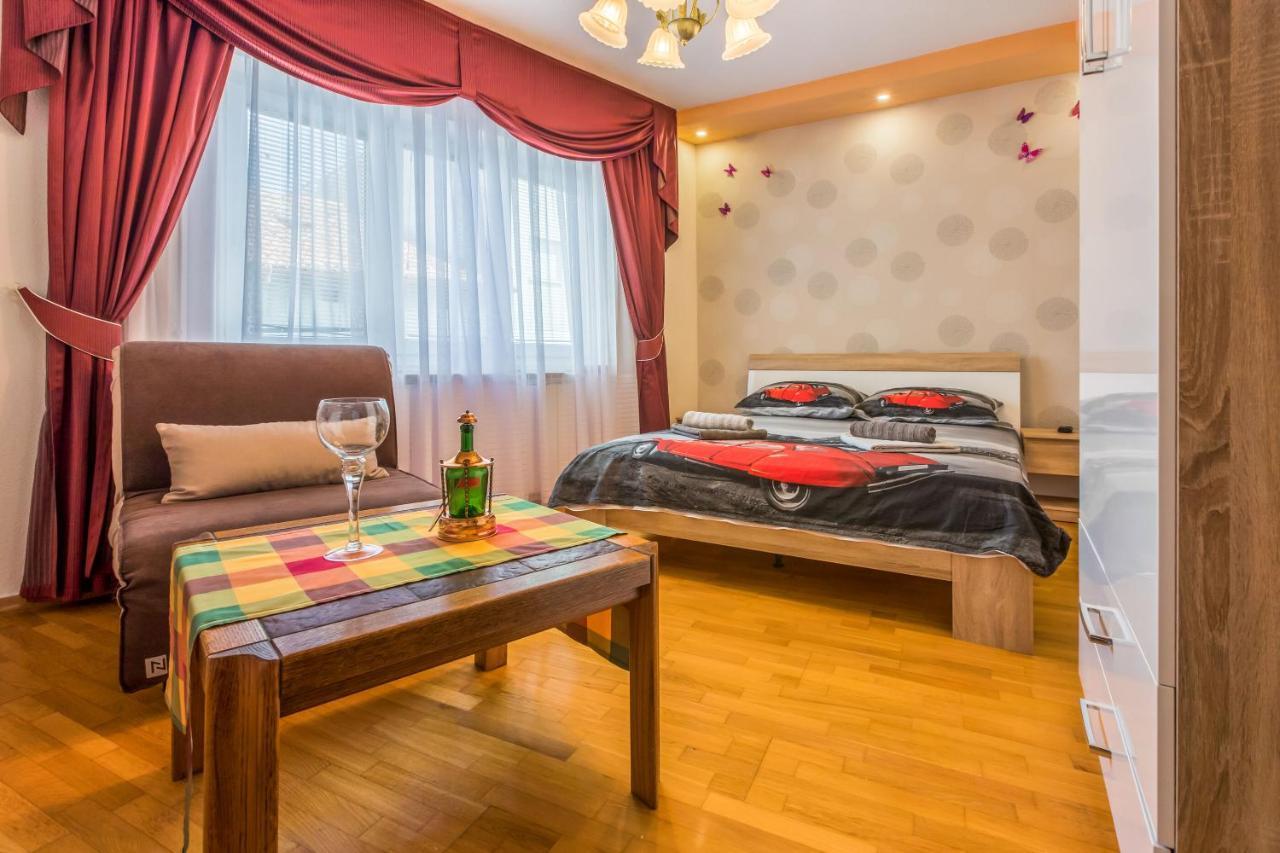 Apartments And Room Art Crikvenica Exteriör bild