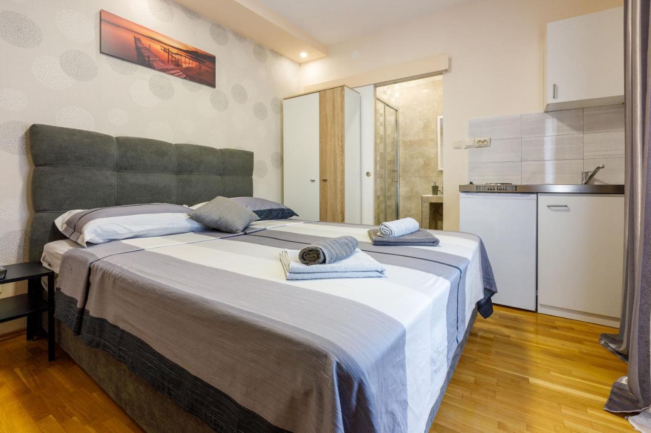 Apartments And Room Art Crikvenica Exteriör bild