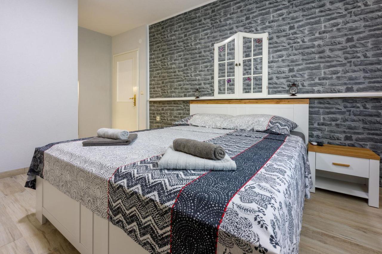 Apartments And Room Art Crikvenica Exteriör bild