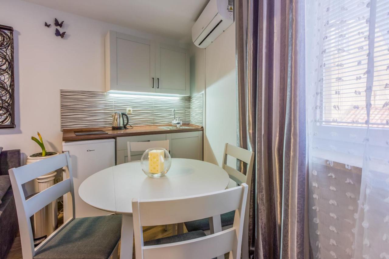 Apartments And Room Art Crikvenica Exteriör bild
